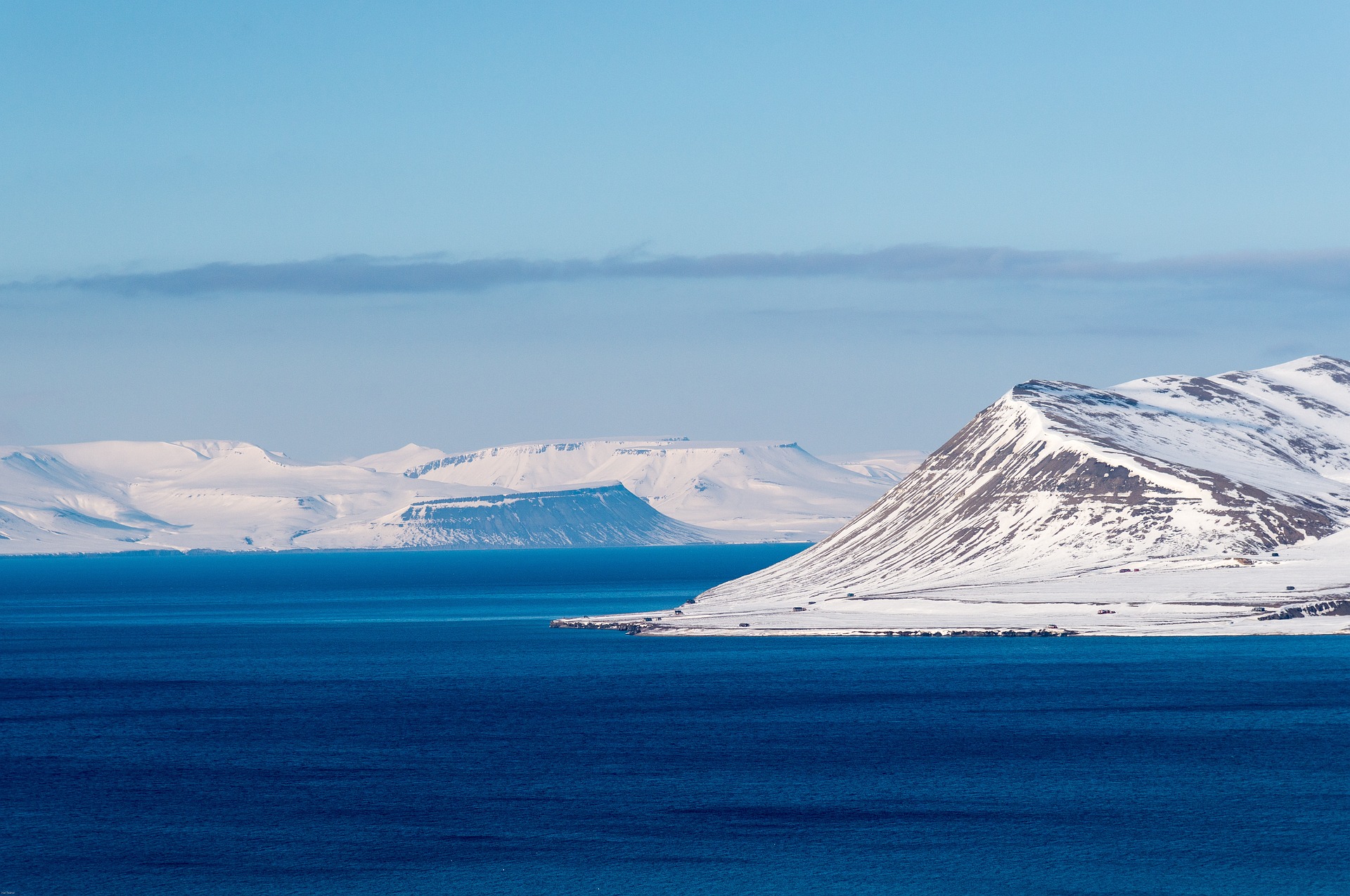 Gletscher und Eiswasser in Spitzbergen