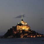 Der Mont St. Michel bei Nacht