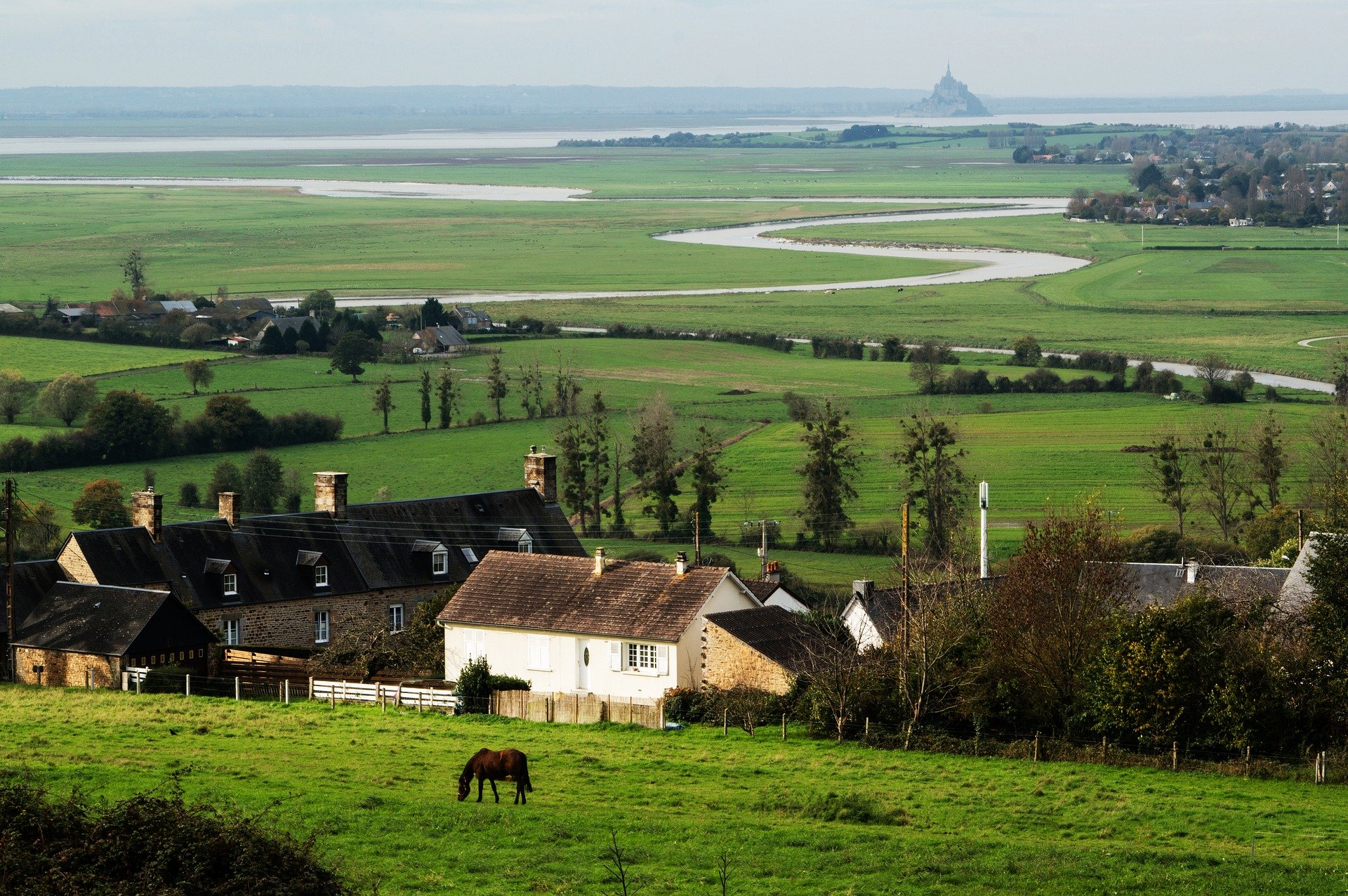 Blick auf den Mont St. Michel in der Ferne.