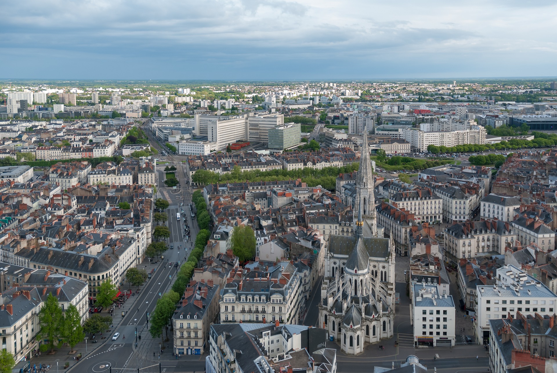 Blick aus der Luft auf Nantes. Bild: pixabay/barskefranck