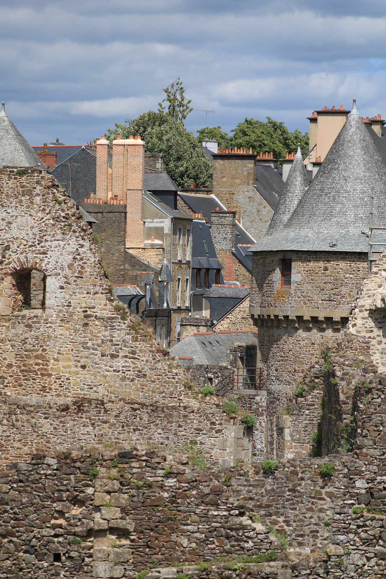 Blick durch die Festung von Fougères.
