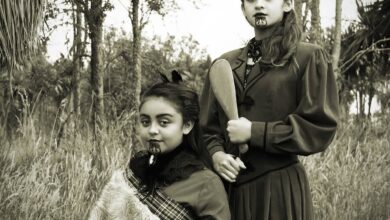 Traditionell tätowierte Maori-Frauen