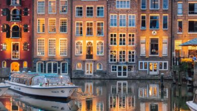 Amsterdam am abend. bild: pixabay/lubovlisitsa