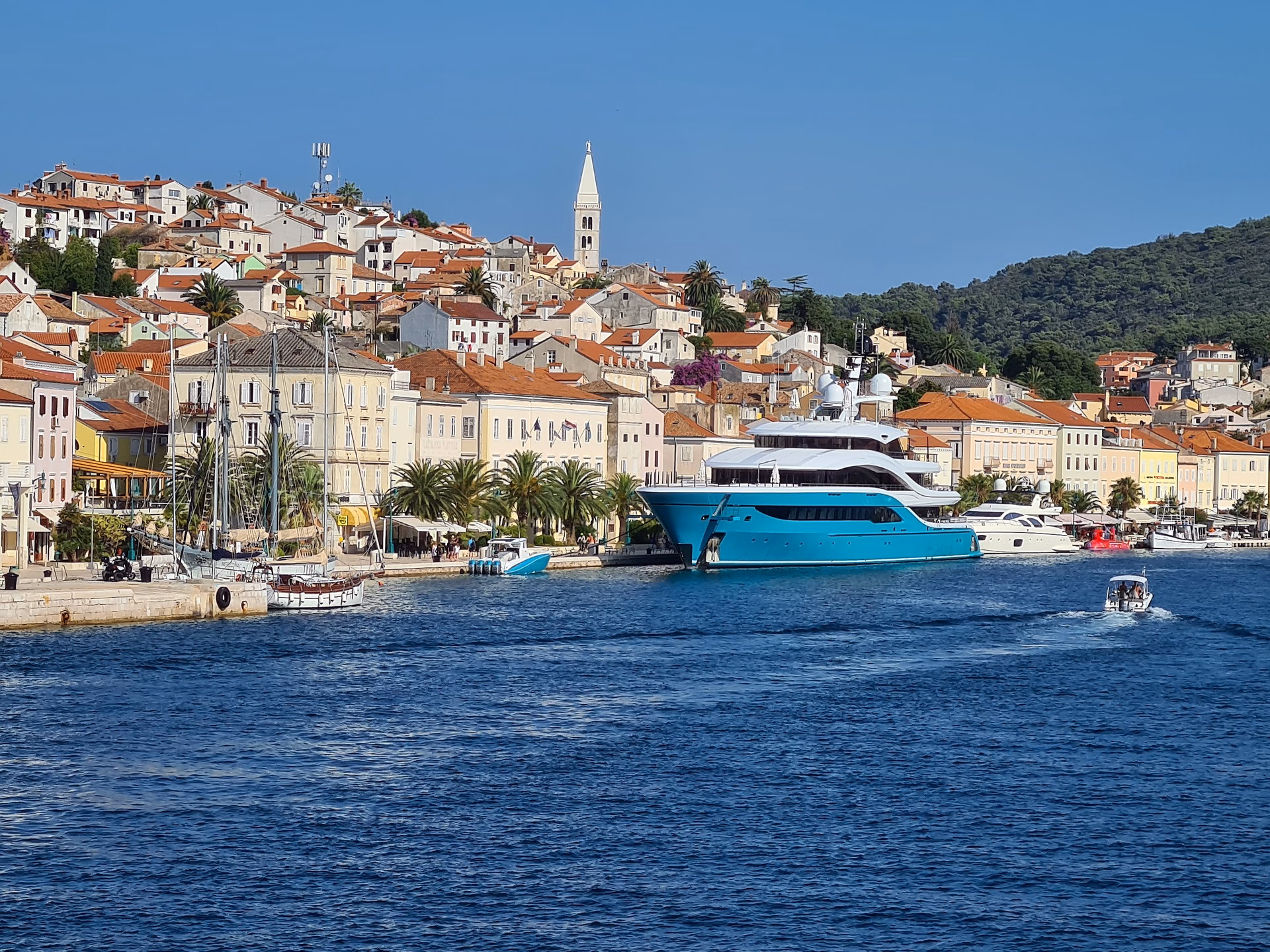 Der Hafen der Insel Losinj. Bild: Pixabay/VladoZg