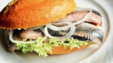 Fischbrötchen. Bild: pixabay/congerdesign