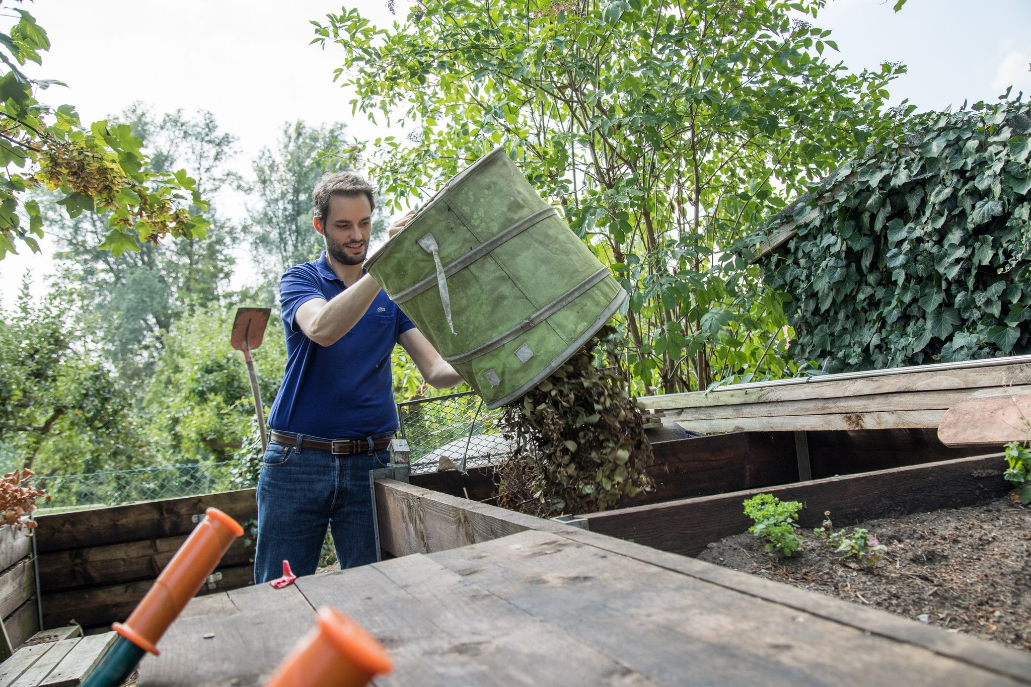 Viele Küchen- und die Grünabfälle aus dem Garten werden auf einem Kompost mit der Zeit zu Dünger.