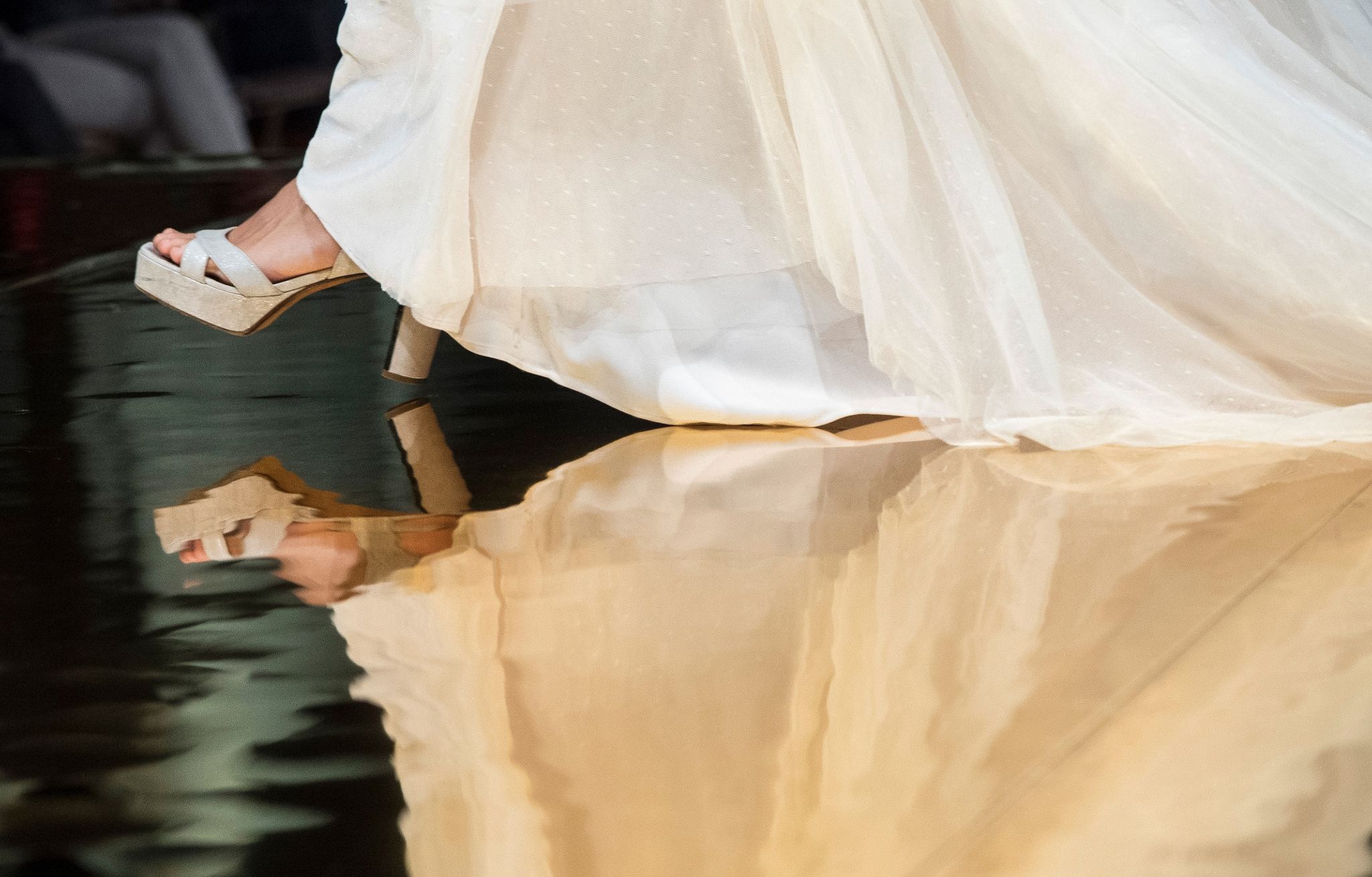 Das Kleid überdeckt den Schuh sowieso? Von wegen. Zu einem gelungenen Hochzeits-Outfit gehören auch passende Schuhe.