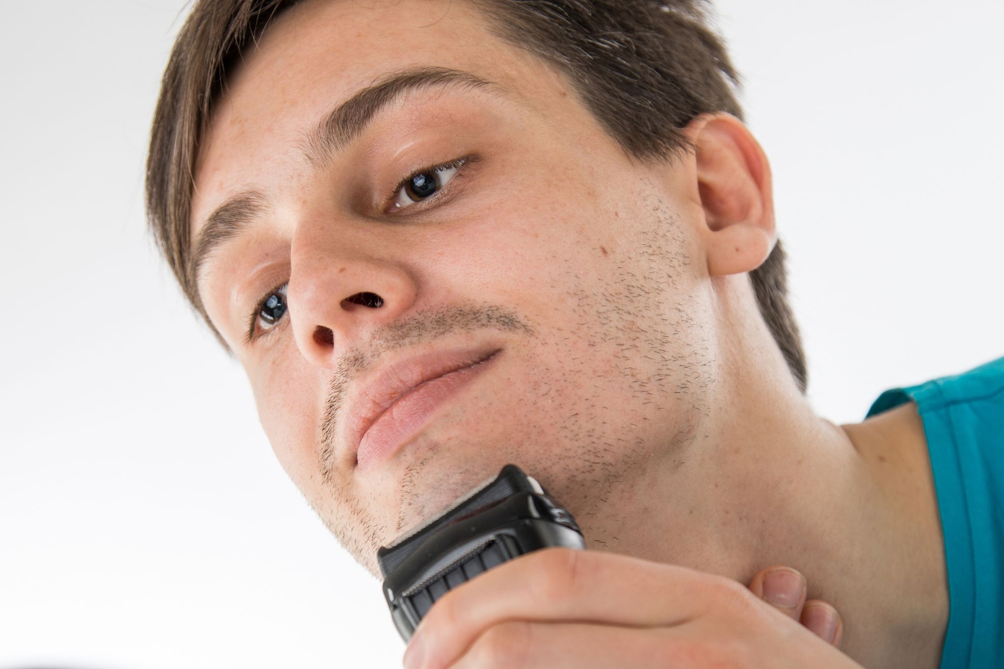 Acht von neun getesteten Geräten trimmen und stylen den Bart gut.