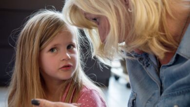 Man sollte den Kindern keinesfalls Ängste vor dem Krieg ausreden. Denn das Gefühl, das sie haben, stimmt ja und sie sehen: Auch Erwachsene machen sich Sorgen.