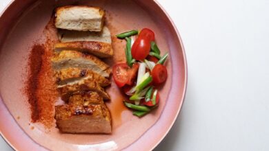 Heute gibt's veganes Hühnchen! Was man im Hinterkopf behalten muss: Fleischersatzprodukte sind oft stark verarbeitet.