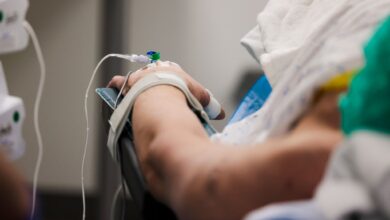 Bei der OP ist noch alles okay, danach aber leiden manche Patienten an einem sogenannten Delir. Betroffen sind meist Ältere.