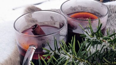 Der selbst gemachte Glühwein sollte auf dem Herd rund eine Stunde gut durchgezogen sein.