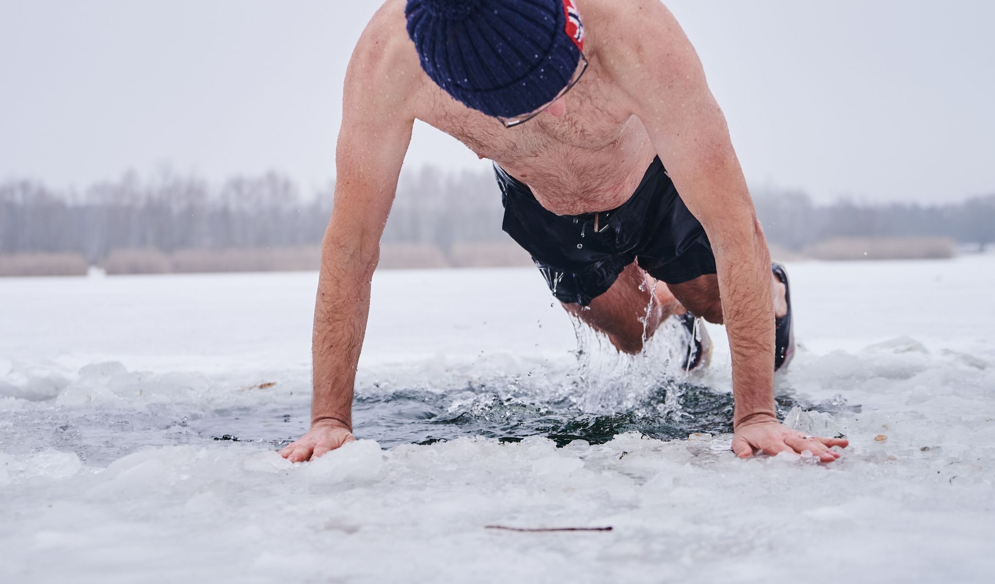 30 Sekunden können schon viel sein: Beim Eisbaden ist es ein Muss, auf die Signale des eigenen Körpers zu hören.