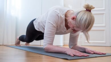 In gerader Linie: Die Plank stärkt insbesondere die Rumpfmuskulatur.