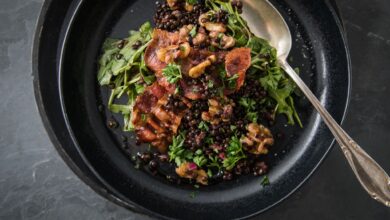 Das nussige Aroma und die Bissfestigkeit schwarzer Belugalinsen kommt in Salaten besonders gut zur Geltung.