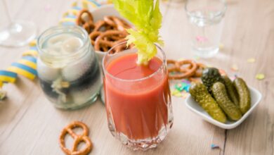 Zu hart gefeiert und jetzt brummt der Schädel? Dann kann ein Katerfrühstück helfen.