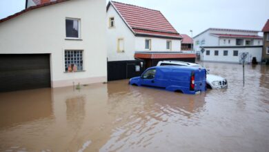 Schäden am Auto durch Elementarereignisse wie Hochwasser sind in der Regel durch die Teilkaskoversicherung abgedeckt.
