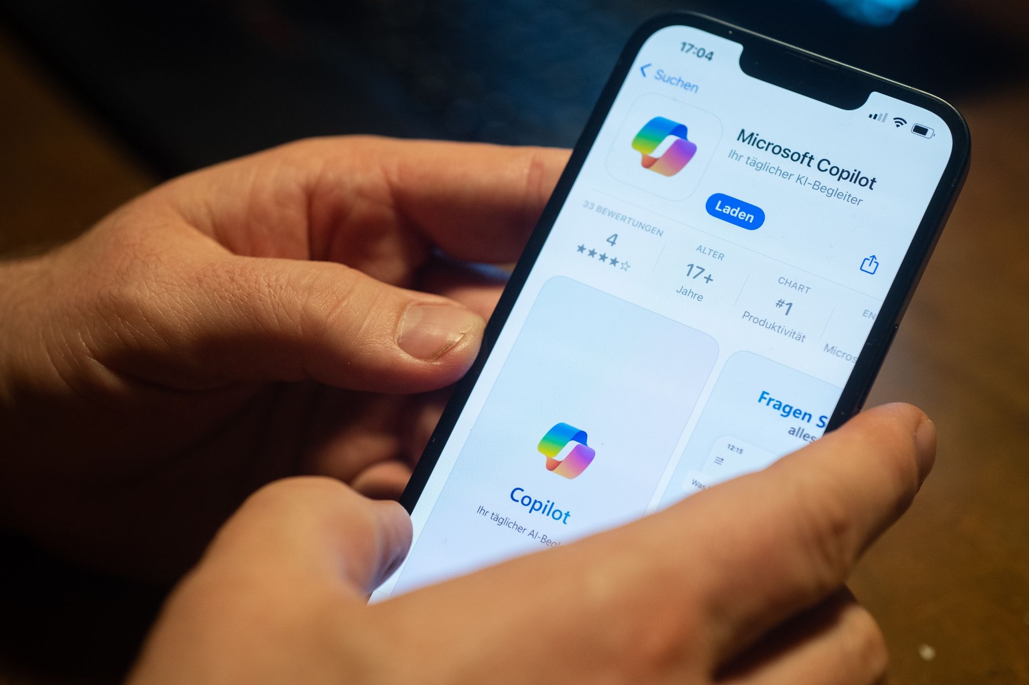 Den KI-Chatbot Copilot hat Microsoft nun auch als iOS-App für iPhones und iPads veröffentlicht. Für Android-Geräte ist er schon seit Ende Dezember verfügbar.