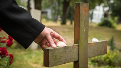 Stirbt ein Mensch verschuldet, stehen die Erben in der Pflicht.