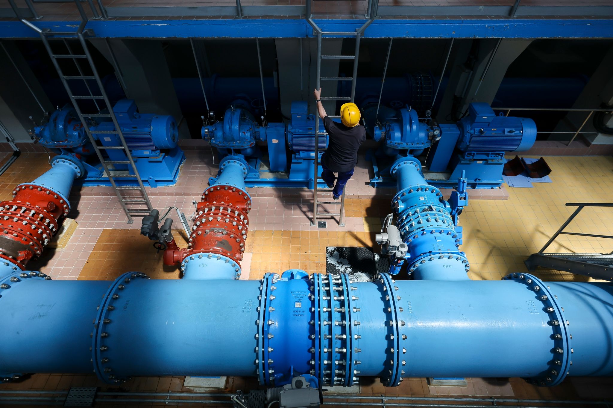 Neue Jobbezeichnung: Fachkräfte für Wasserversorgungstechnik, wie hier in einer Wasserversorgungsanlage in Leipzig, heißen in Zukunft Umwelttechnologen für Wasserversorgung.