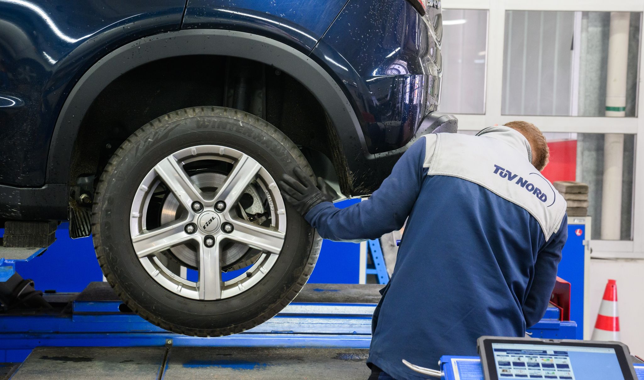 Alles in Ordnung? Bei der Hauptuntersuchung wird das Auto durchgecheckt.