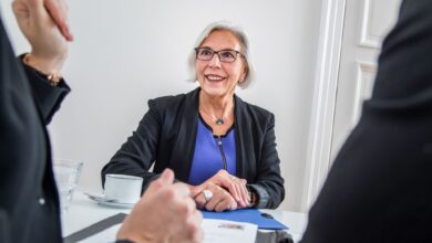 Weil sich Anschreiben auch mit Hilfe von KI verfassen lassen, könnten persönliche Vorstellungsgespräche künftig noch wichtiger werden.