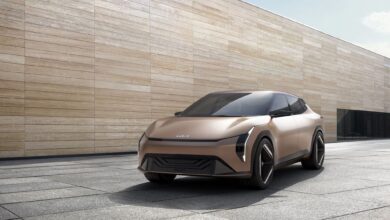 Die Designstudie EV4 ist eine Coupé-Limousine mit Portaltüren.