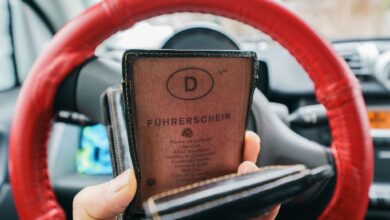 Bis 2033 müssen Millionen der älteren «rosa Führerscheine» umgetauscht werden. Für die Geburtenjahrgänge 1965 bis 1970 endet die Frist am Freitag (19. Januar 2024).