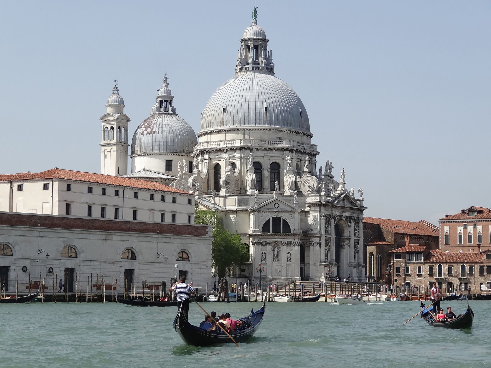 Sightseeing per Gondel: Die Eintrittsgebühr für Tagestouristen in Venedig beträgt fünf Euro und gilt 2024 an zunächst 29 Tagen.