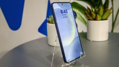 Die Bildschirme der neuen Samsung Galaxy S24 schaffen bis zu 2600 Nits Helligkeit für gute Lesbarkeit auch bei Sonneneinstrahlung.