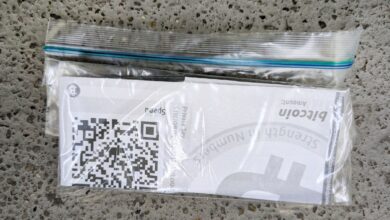 Köder auf den Straßen: Die QR-Codes auf den falschen Paper-Wallets führen nicht zum erhofften Geldsegen, sondern auf betrügerische Webseiten.