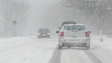 Wenn der Vordermann plötzlich bremst, kommt es auf winterlichen Straßen häufiger zu Unfällen.