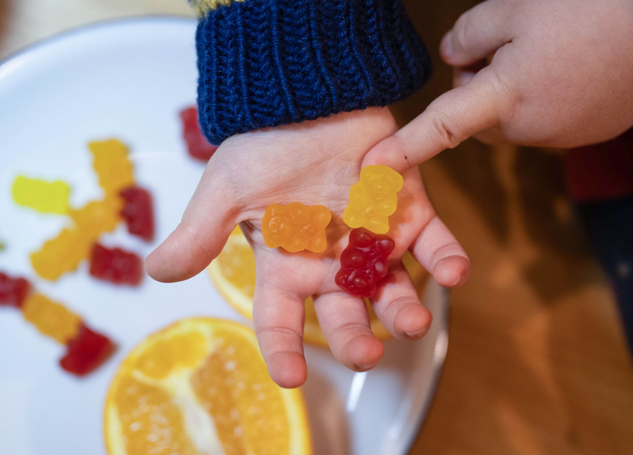 Kinder-Multivitaminpräparate haben bei einer ausgewogenen Ernährung keinen Mehrwert - und können sogar umstrittene Zusatzstoffe enthalten.