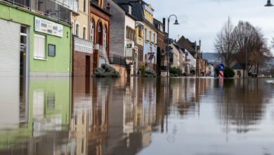 Wenn das Wasser wieder steigt, räumt man den Keller besser frühzeitig leer.