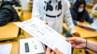 Viele Eltern erwarten gute Noten im Halbjahreszeugnis ihrer Kinder - das kann auch Druck erzeugen.