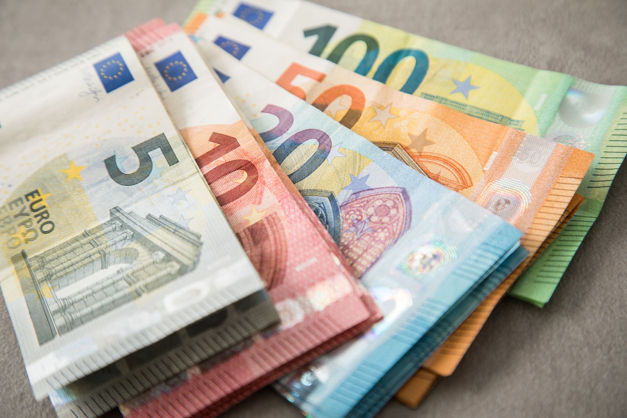 Arbeitgeber haben bis zum Jahresende die Möglichkeit, bis zu 3000 Euro steuerfrei als Inflationsprämie an ihre Arbeitnehmer auszuzahlen.