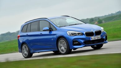 Ungewohntes Terrain: Von BMW waren die Käufer vor dem Tourer vor allem Limousinen und auch SUV gewohnt. Hier fährt gerade der größere Gran Tourer vor.