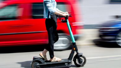 E-Scooter können nicht nur beim Fahren Schäden verursachen.