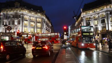 Wer sich den Londoner Verkehr mit dem eigenen Auto antun möchte, muss sich auch mit den geltenden Regeln rund um Umweltzone und City-Maut vertraut machen.