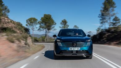 Elektrische Fahrt: Neben dem E-3008 bietet Peugeot aber auch noch eine Verbrenner-Version.