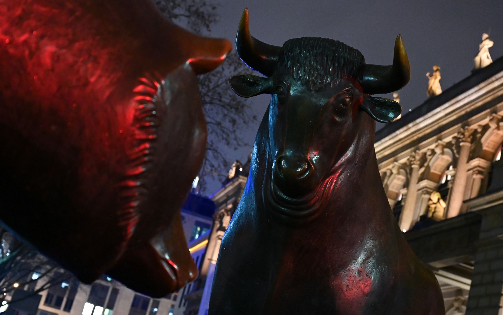 Chance oder Risiko? Der Bulle und der Bär stehen beim Börsenhandel für Auf- beziehungsweise Abschwung.