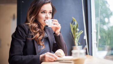 Arbeitspausen gelten als Freizeit. Daher dürfen Sie frei entscheiden, wie und wo Sie die Pause verbringen.