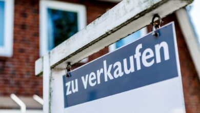 Gute Nachrichten für Kaufwillige: Die Zinsen für Immobiliendarlehen bleiben im Schnitt unter der Vier-Prozent-Marke und sind somit günstiger als vor einem Jahr.