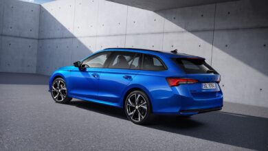 Der Skoda Octavia bekommt ein Facelift - mit überarbeiteter Frontpartie, modernisiertem Cockpit und erweiterter Ausstattung.