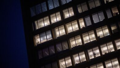 Mal wieder länger gearbeitet? Ist das Pensum während der regulären Arbeitszeit nicht zu schaffen, sollten Arbeitnehmerinnen und Arbeitnehmer ihre Vorgesetzten informieren.