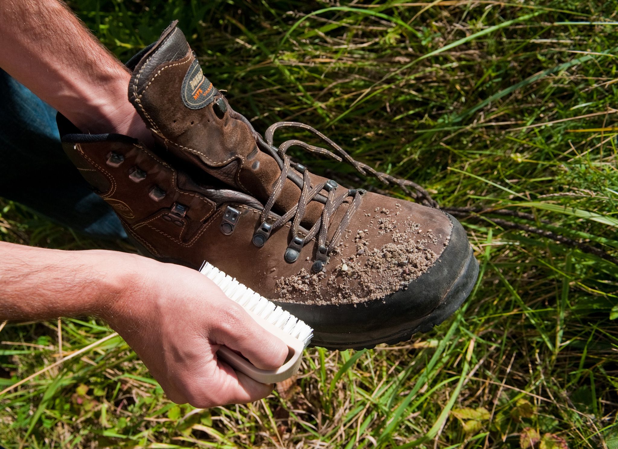 Nach einer Wanderung reicht oft auch eine grobe Reinigung der Stiefel.