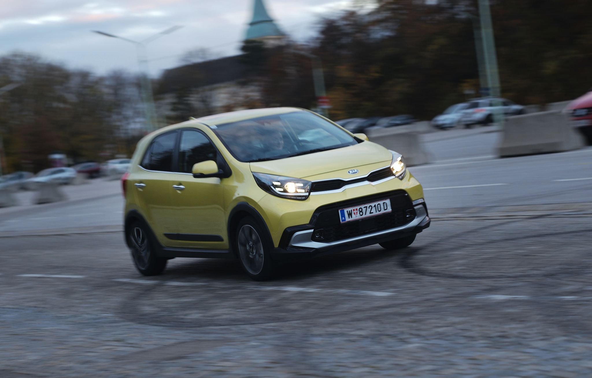 Kleiner mit robustem Auftritt: Den Kia Picanto gibt es auch als X-Line mit ein wenig SUV-Optik.