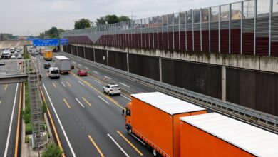 Vorsicht beim Spurwechsel: Die Haftungsfrage müssen nach Unfällen oft Gerichte klären.