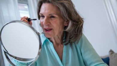 Ein hilfreicher Schmink-Tipp lautet: Den Mascara in Zickzack-Bewegungen auftragen für gleichmäßige und getrennte Wimpern. (zu dpa: ««Öko-Test»: Nur Naturkosmetik-Mascara ist «sehr gut»»)