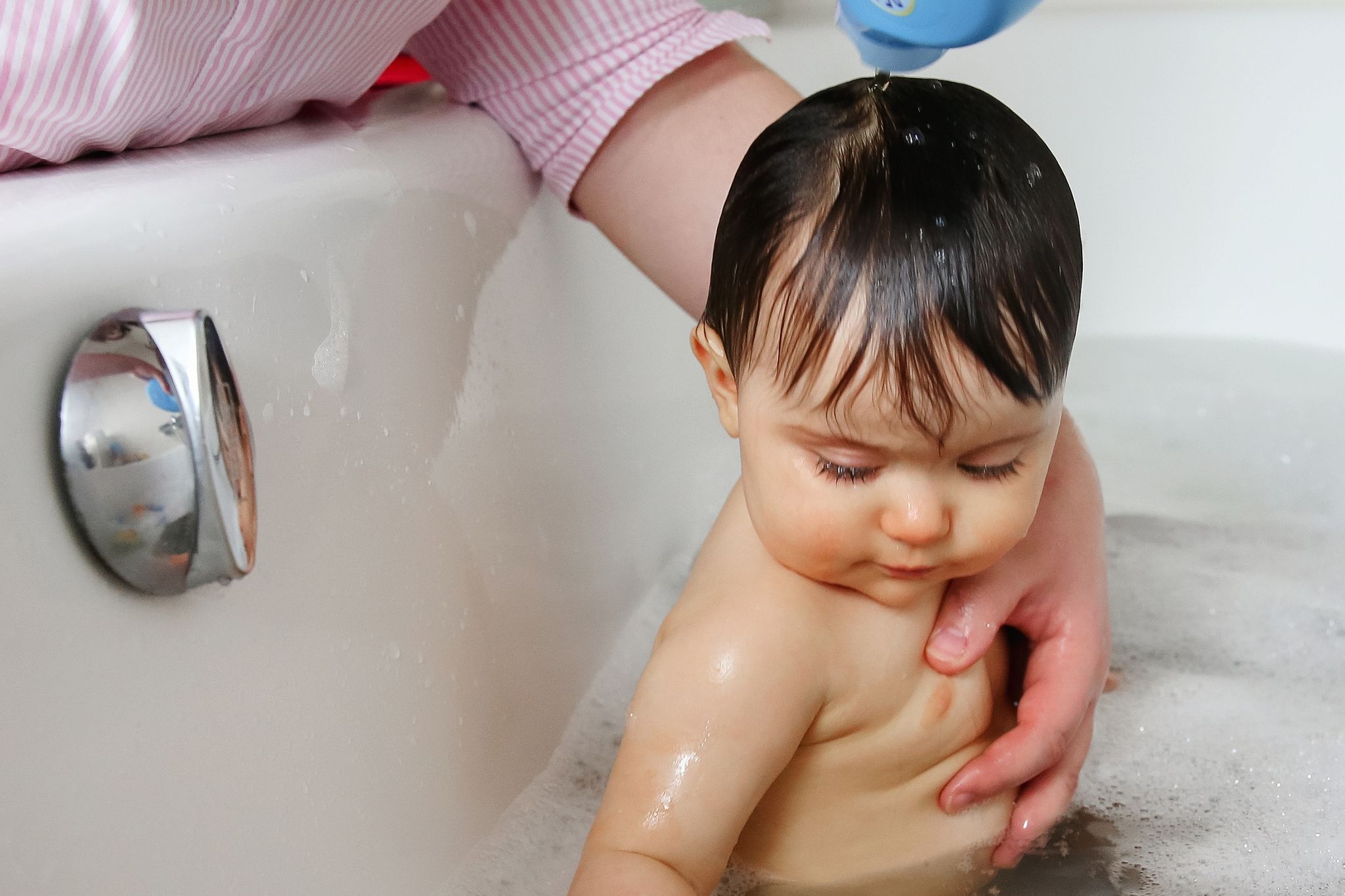 Faustregel für Eltern: Immer dann, wenn die Symptome nach dem Einatmen von Wasser schwerwiegender sind als beim Verschlucken eines Getränks, sollte ein Arzt oder eine Ärtzin konsultiert werden.